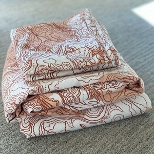 Brooklinen king sized sheet set in luxe core